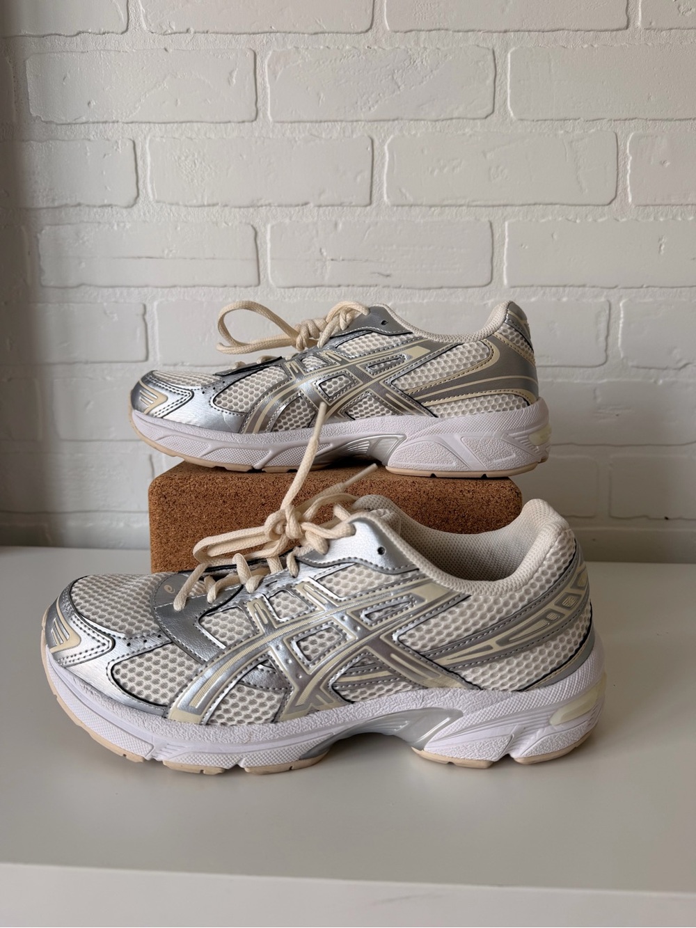 Asics 1130 Cream and Silver Athletic Sneakers, 8.5W, 40